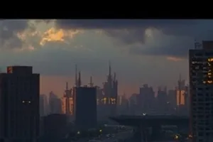 镜中三年封面，旧衣橱镜面反射出的房间与窗外光线