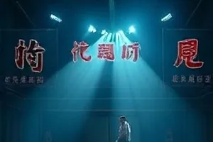 静默航线封面，夜航货轮甲板上的航行灯与远处海平线